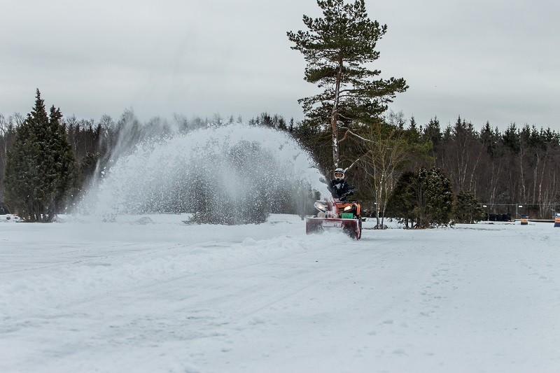 Quadivator snow blower (2-seat): (Briggs&Stratton 19hp): CLEARANCE OFFER - Image 3