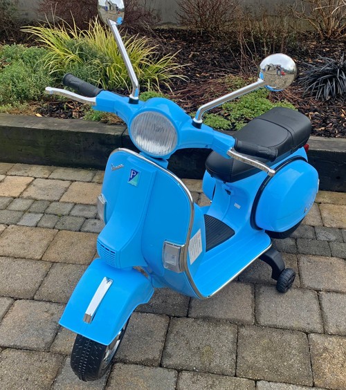 Licensed Vespa 12V Electric Ride On Motorbike Blue - Image 6