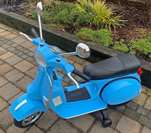 Licensed Vespa 12V Electric Ride On Motorbike Blue - Image 7