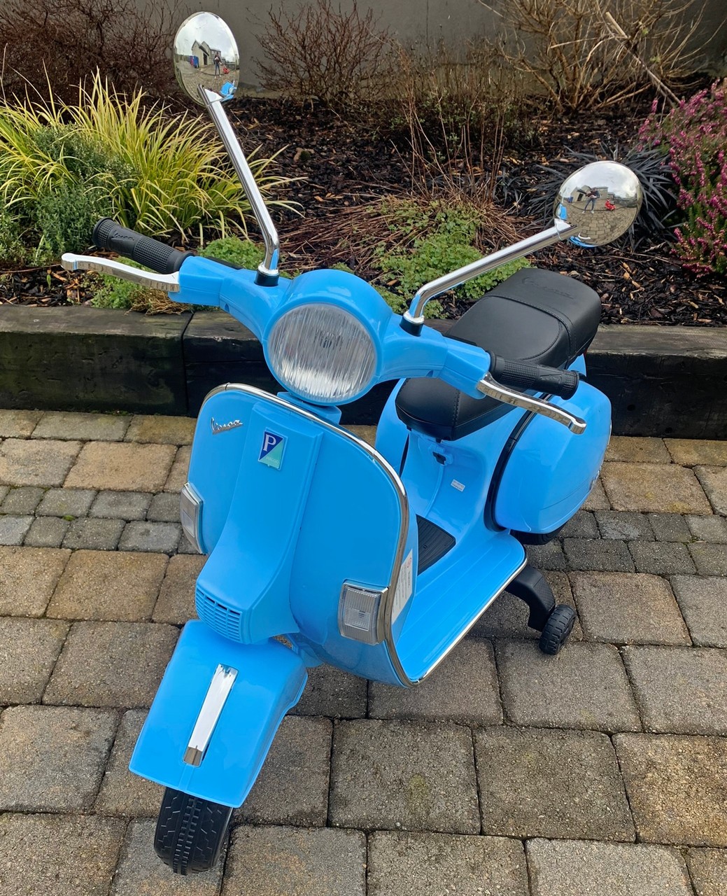 Licensed Vespa 12V Electric Ride On Motorbike Blue - Image 8