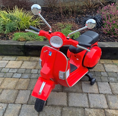 Licensed Vespa 12V Electric Ride On Motorbike Red - Image 6