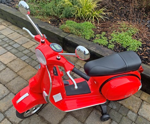 Licensed Vespa 12V Electric Ride On Motorbike Red - Image 7